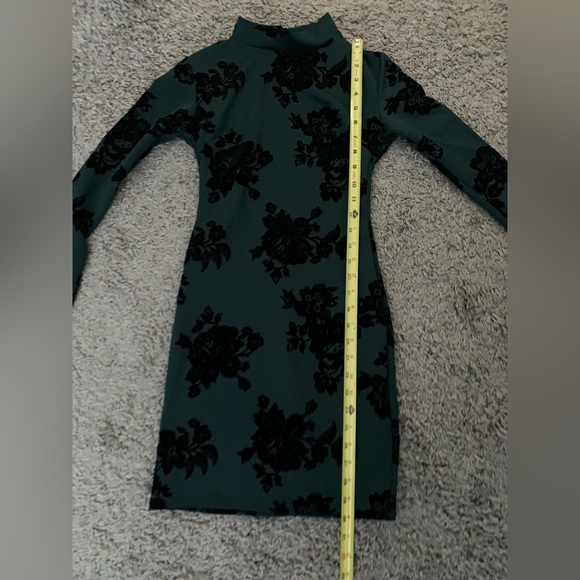 See You Monday Green Velvet Floral Turtleneck Long Sleeve Bodycon Dress XS NWOT - Picture 7 of 8